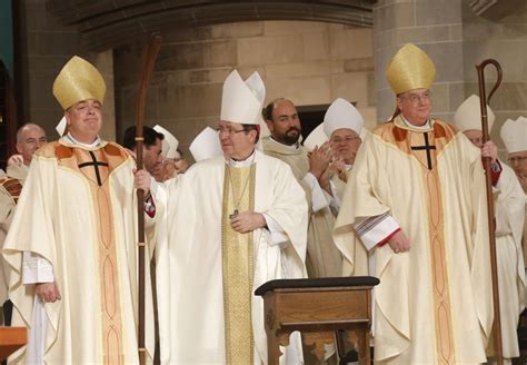 what is an auxiliary bishop catholic